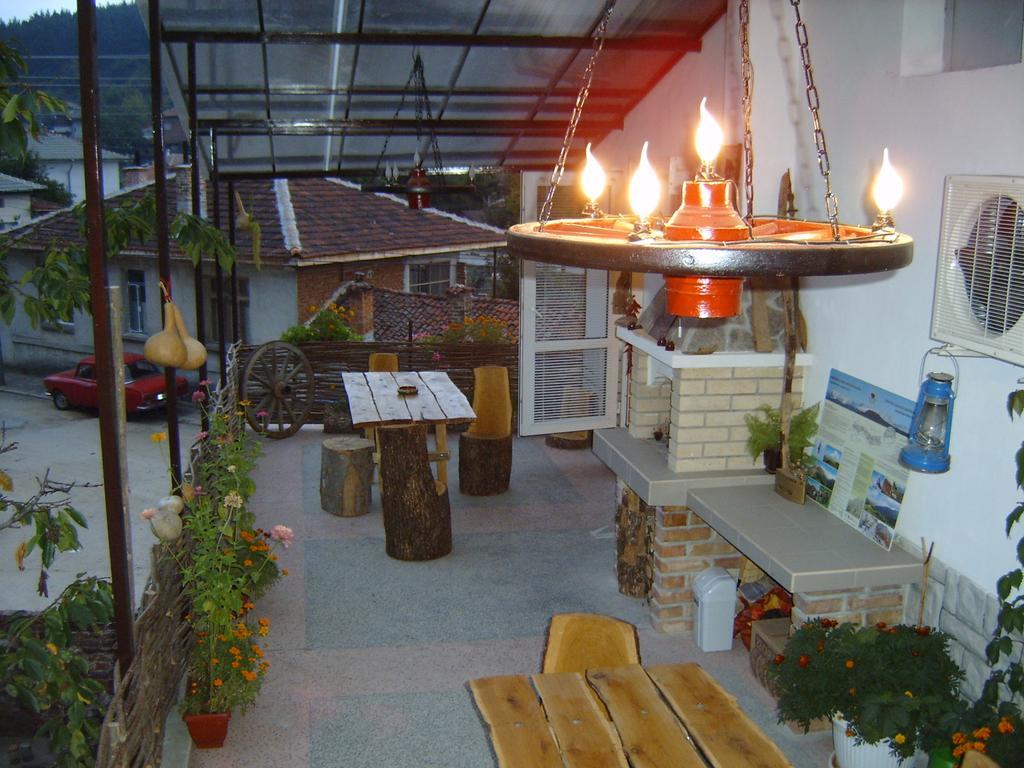 Georgievi Guest House Kalofer Exteriör bild