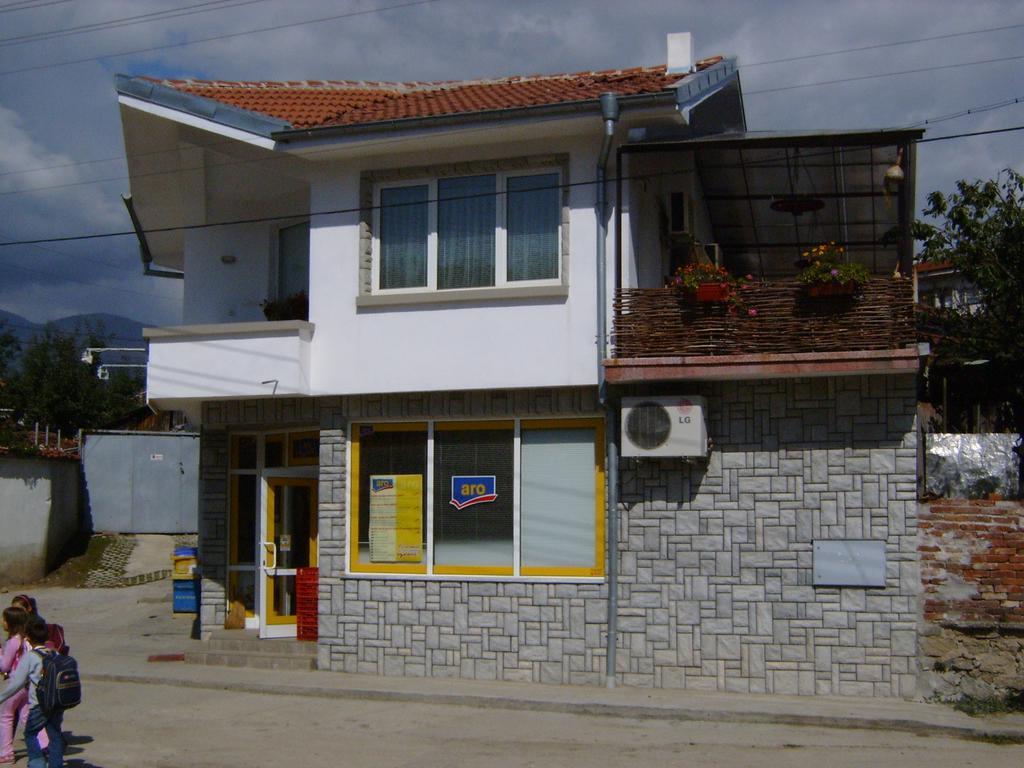 Georgievi Guest House Kalofer Exteriör bild