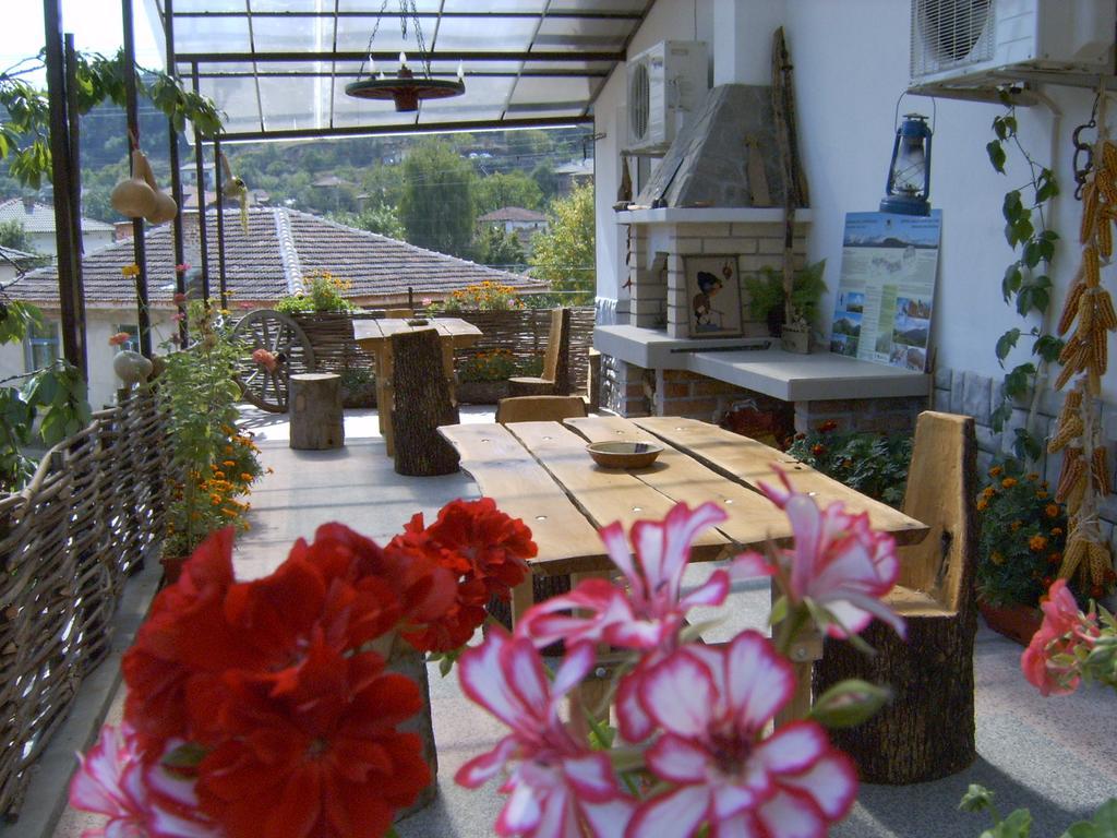 Georgievi Guest House Kalofer Exteriör bild